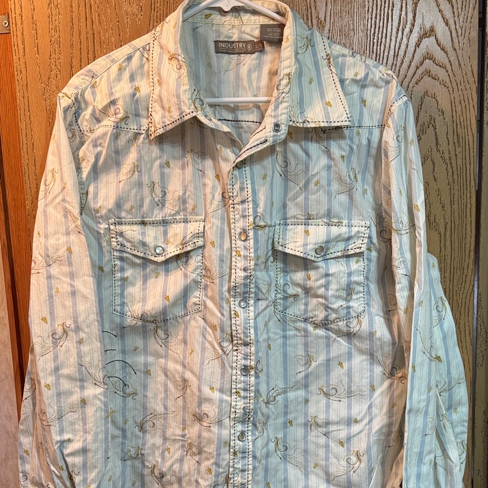 Women’s pearl snap western shirt